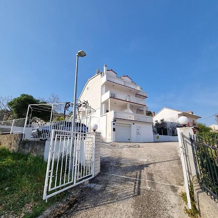 Villa Nena In Central Dalmatia โตรกีร์ ภายนอก รูปภาพ