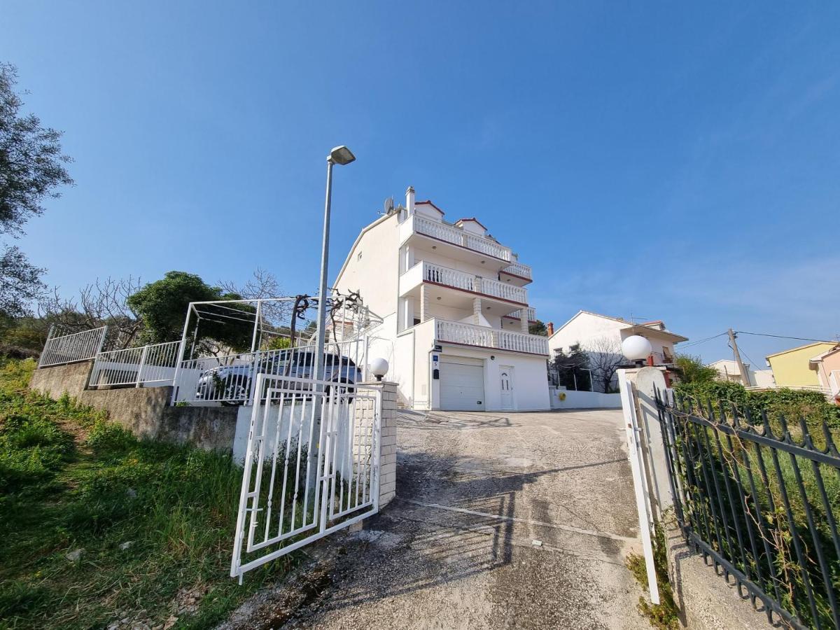 Villa Nena In Central Dalmatia โตรกีร์ ภายนอก รูปภาพ