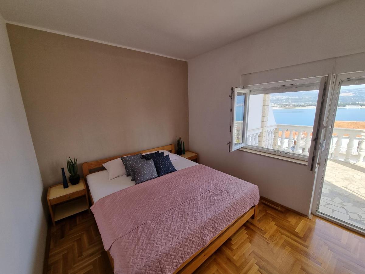 Villa Nena In Central Dalmatia โตรกีร์ ภายนอก รูปภาพ